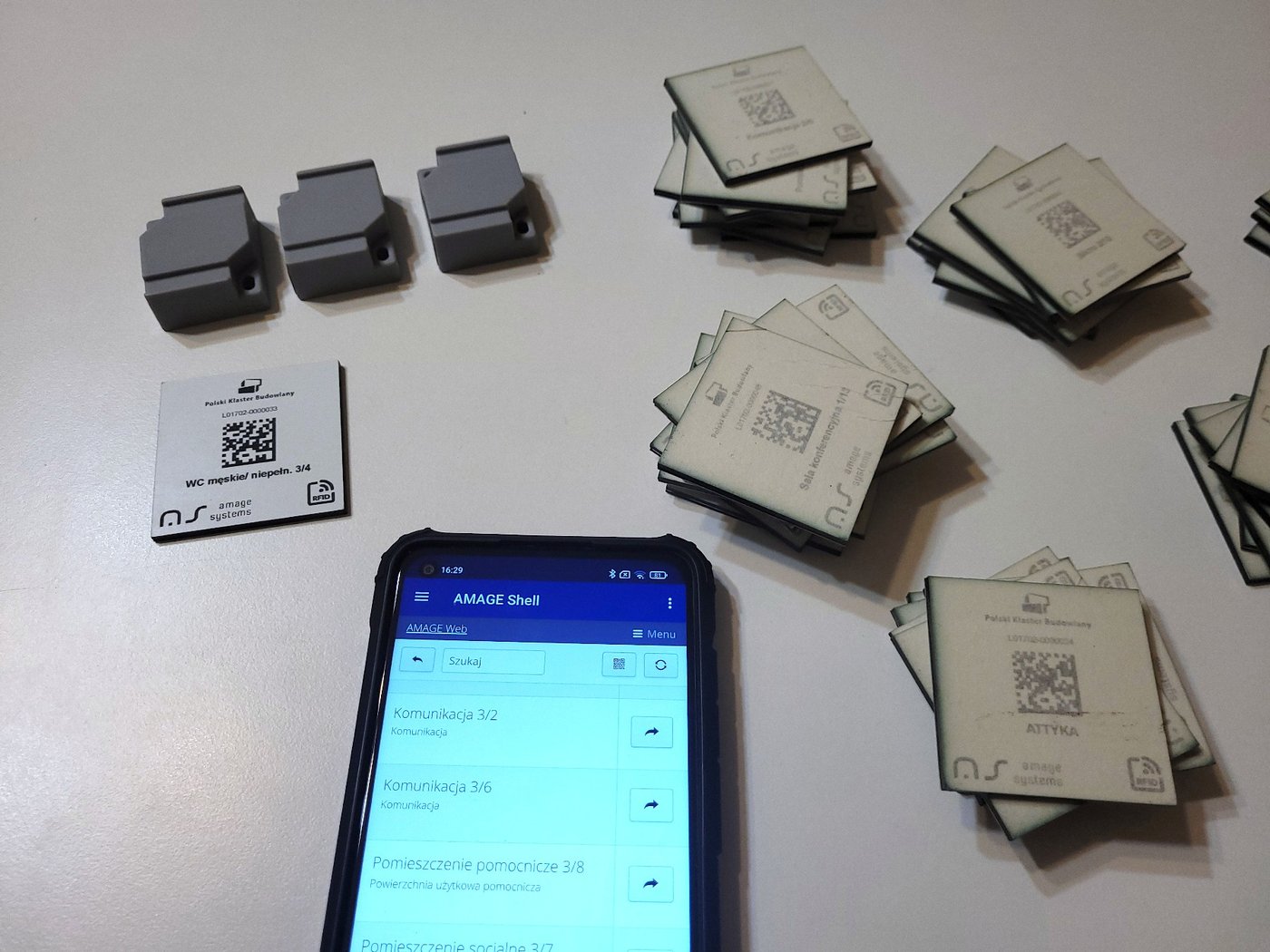 Znaczniki beacon oraz etykiety informacyjne - przykłady